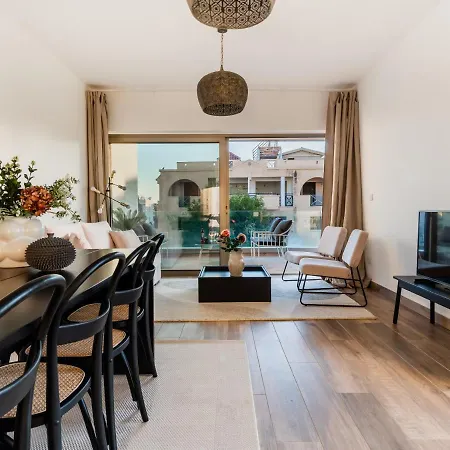 Marvellous Balcony Views From This Vacation Home On Top Of The World All Yours ليماسول