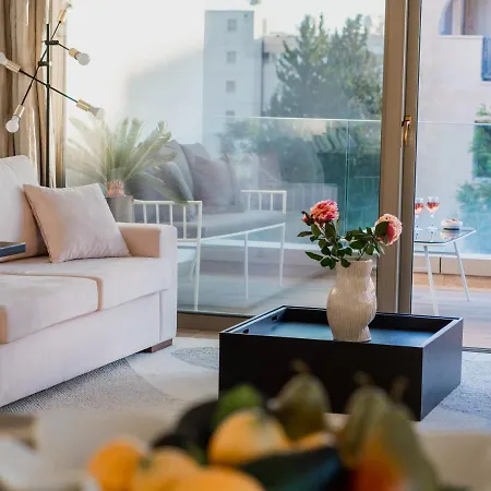 شقة Marvellous Balcony Views From This Vacation Home On Top Of The World All Yours