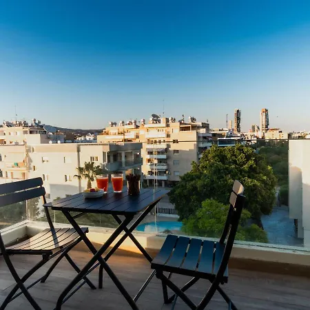Marvellous Balcony Views From This Vacation Home On Top Of The World All Yours Διαμέρισμα *