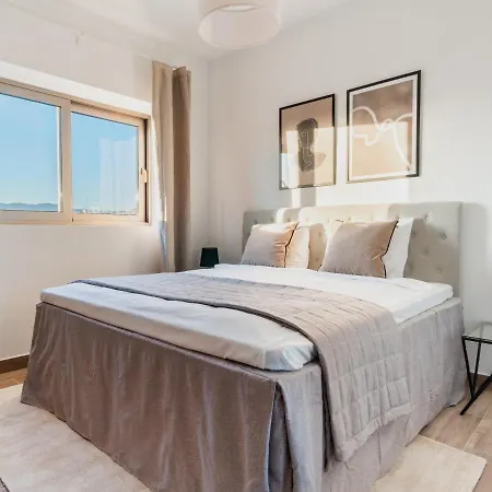 Marvellous Balcony Views From This Vacation Home On Top Of The World All Yours *